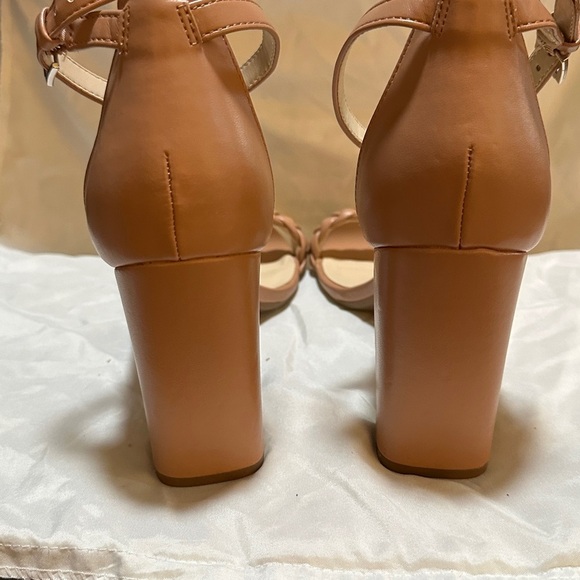 Nine West Tan Braided Strap Heels Size 9.5
New without Tags - Picture 5 of 10